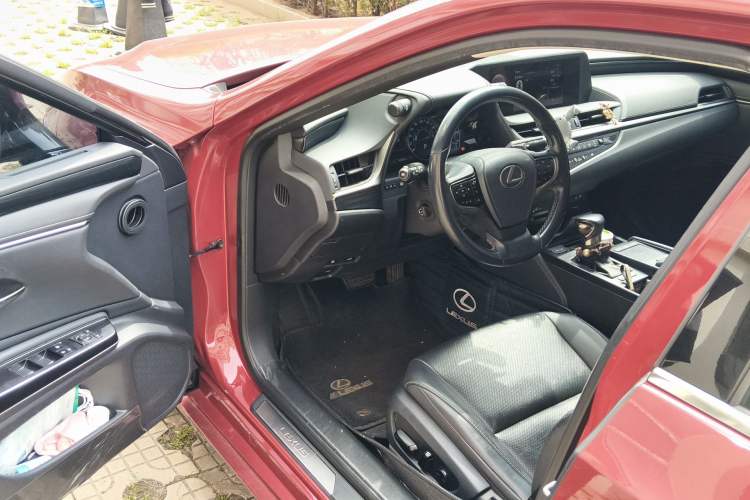 Used Lexus ES 2018 200 Excellence Edition China V Standard Driver Seat