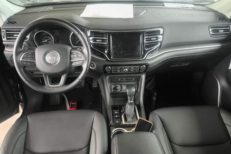 Used Jeep Commander 2018 2.0T Two-Wheel Drive Enjoyment Version China VI Emission Standard