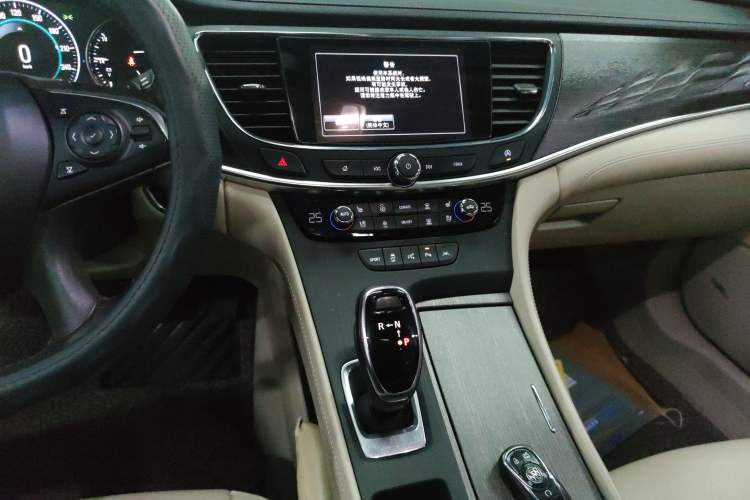 Used Buick LaCrosse 2018 28T Avenir
