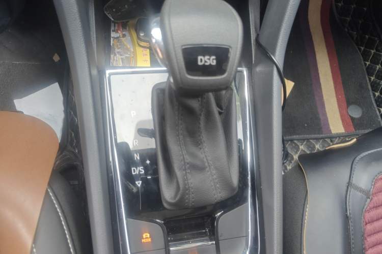 Used Skoda Karoq 2020 TSI280 Luxury Smart Edition China VI Standard Gear Lever