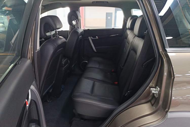 Used Chevrolet Captiva 2015 2.4L 4x4 Flagship Edition 7-Seater