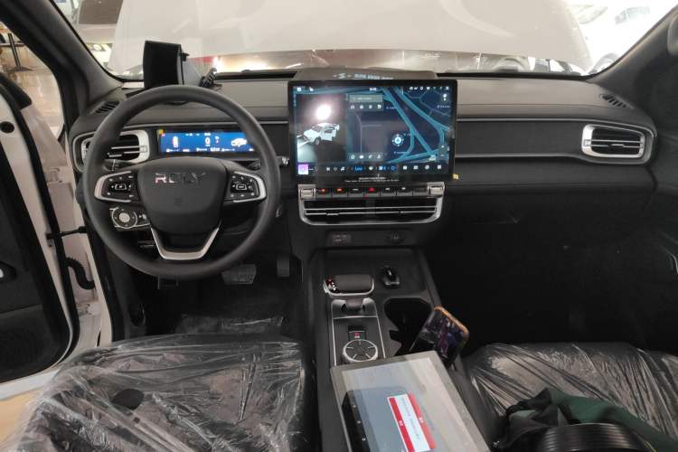 Used RELY Venucia R08 2025 Model 2.3T 8AT 2WD Diesel Long Box Trail Edition Center Console