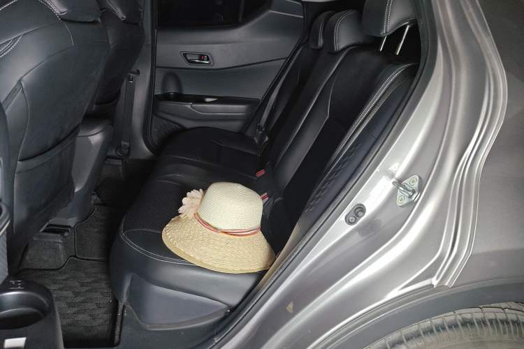 Used Toyota IZOA 2021 2.0L Enjoy Edition Left Rear Seat