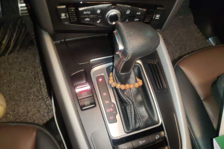 Used Audi Q5 2018 Collector's Edition 40 TFSI Technology Model
