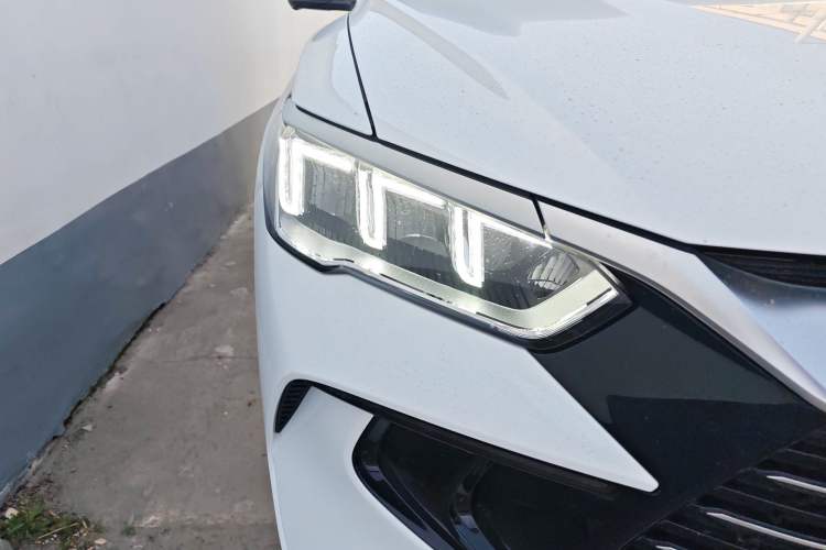 Used BYD Song Pro New Energy 2024 HONOR Edition DM-i 71KM Navigation Model
