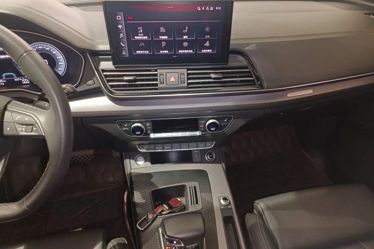 Used Audi Q5L 2023 40T Luxury Dynamic Model Audio And AC Panel