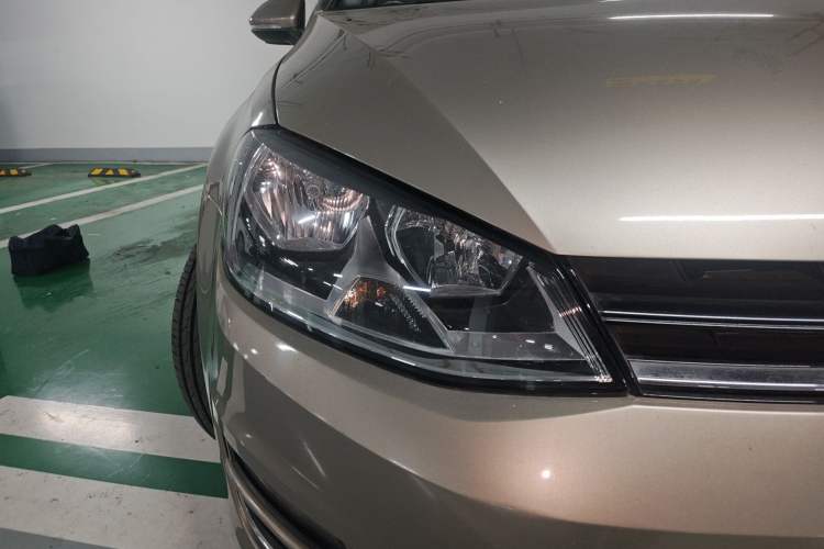 Used Volkswagen Golf 2016 1.6L Automatic Comfort Model Right Front Headlight