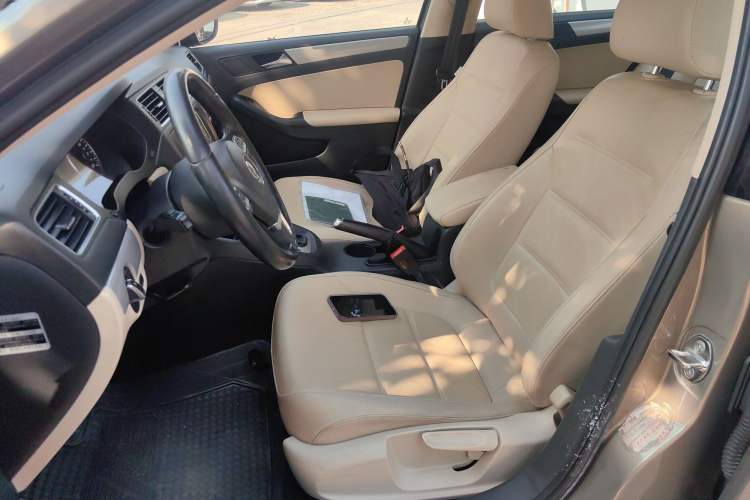 Used Volkswagen Sagitar 2014 1.4TSI Automatic Luxury Model Left Front Seat