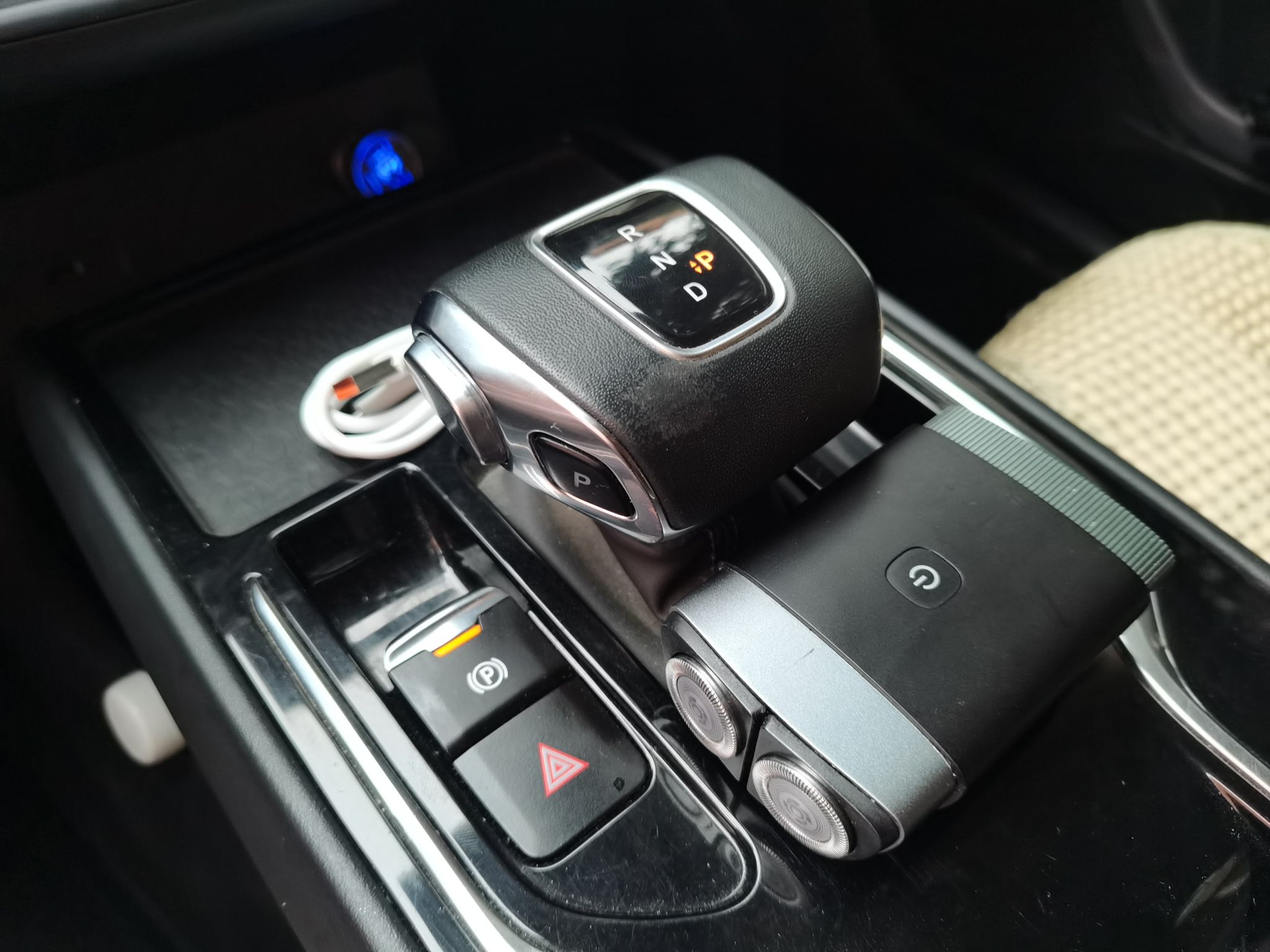 Hongqi E-QM5 2024 610 km PLUS — снимка 14