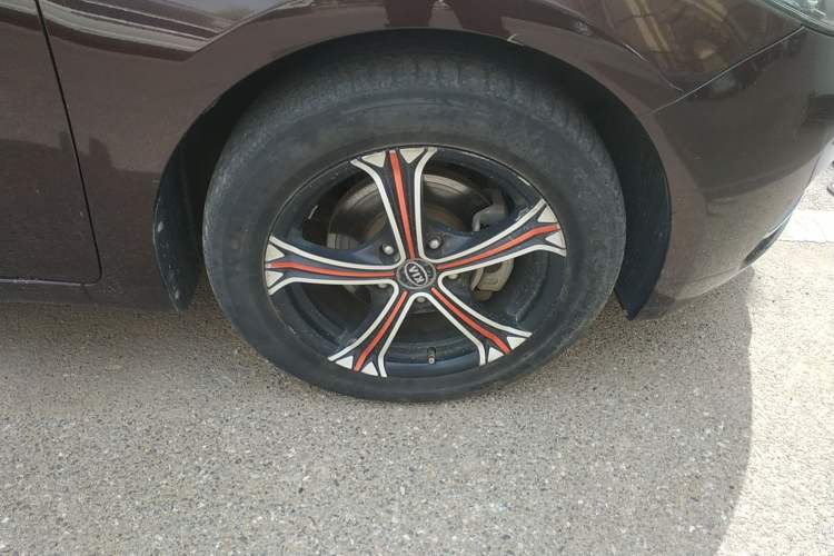 Used Kia K3 2015 1.6L Manual GLS Right Front Wheel Hub