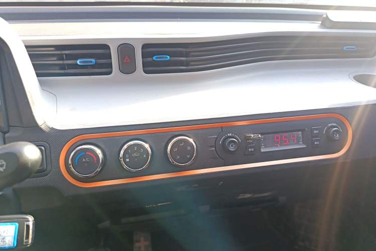 Used Wuling Hongguang MINIEV 2022 Zizai Version Lithium Iron Phosphate Audio And AC Panel