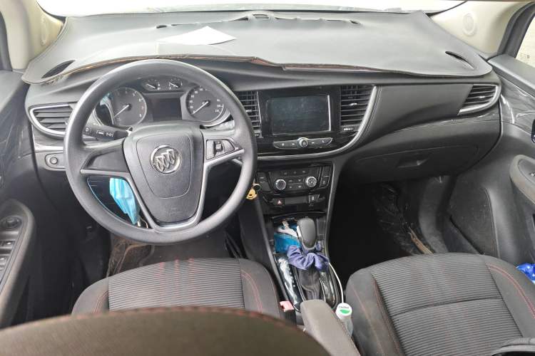 Used Buick Encore 2018 18T Automatic Two-Wheel Drive Urban Leading Model Center Console