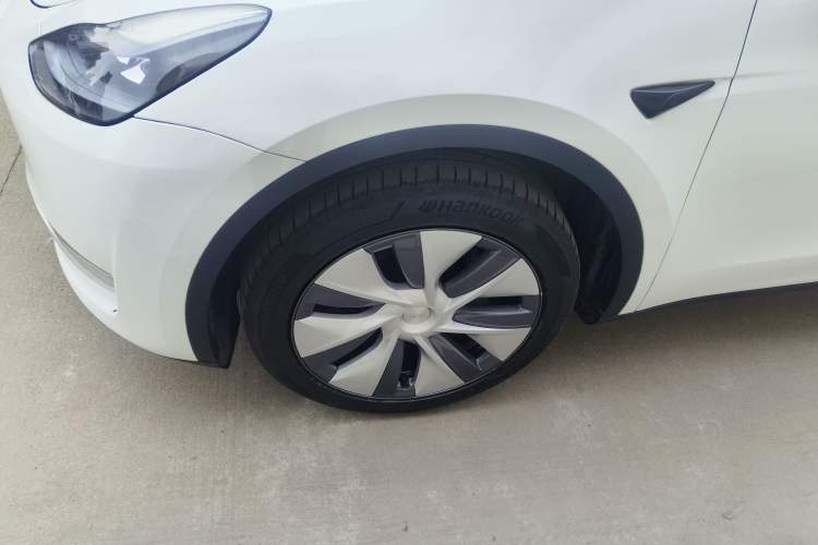 Used Tesla Model Y 2023 Long-Range All-Wheel-Drive Version