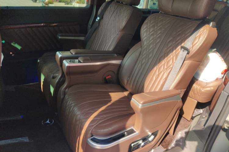 Used Mercedes-Benz Viano 2011 3.5L 125th Anniversary Edition 7 Seats