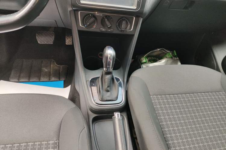 Used Volkswagen Polo 2016 1.6L Automatic Comfort Model Gear Lever