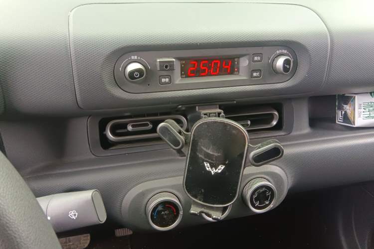 Used Wuling Zhiguang New Energy 2025 Model 305km Ambitious Edition