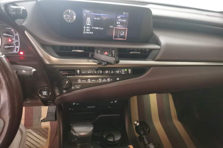 Used Lexus ES 2018 260 Excellence Edition China V Standard
