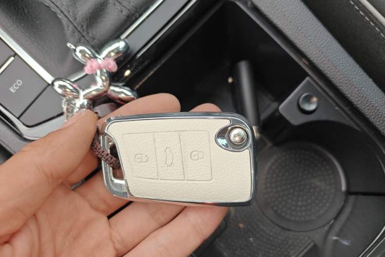 Used Volkswagen Sagitar 2024 300TSI DSG Excellence Edition Vehicle Key