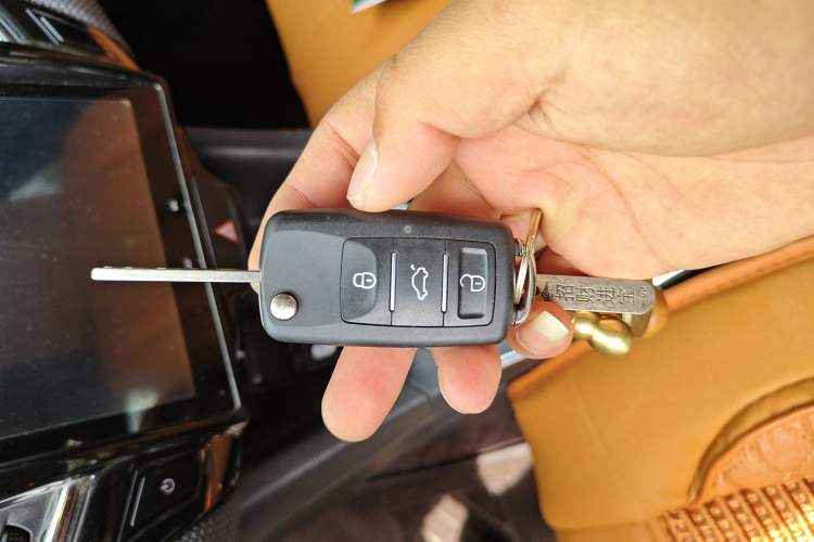 Used Chevrolet Cruze 2017 1.5L Automatic Pioneer Sunroof Edition Vehicle Key