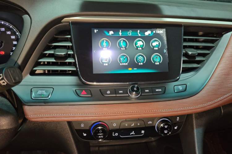 Used Buick GL6 2019 18T 6-Seater Connected Luxury Version China VI Standard Audio And AC Panel