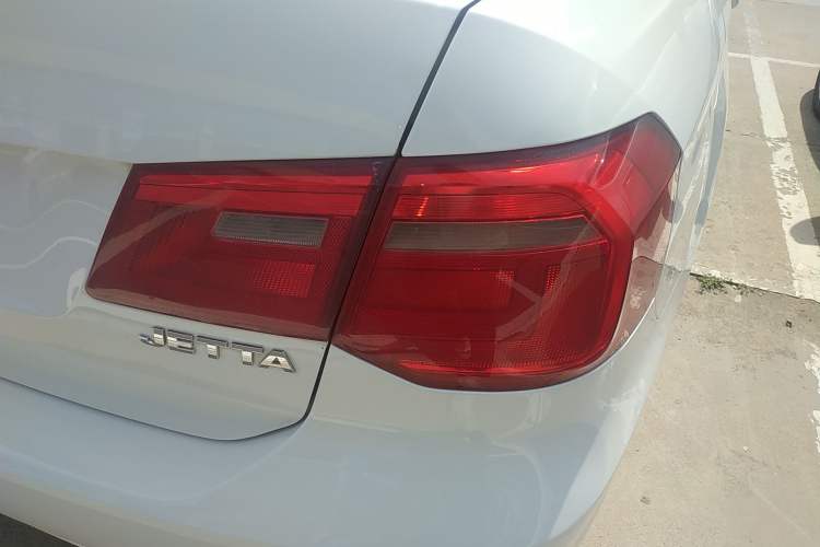 Used Volkswagen Jetta 2013 1.4L Manual Fashion Model Right Rear Taillight