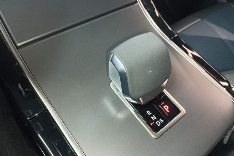 Used Land Rover Range Rover Velar 2024 Dynamic SE