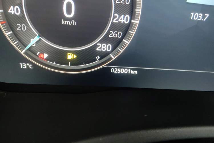 Used Jaguar XEL 2024 2.0T 250 PS R-DYNAMIC S Advanced Sport Edition Odometer Close Up