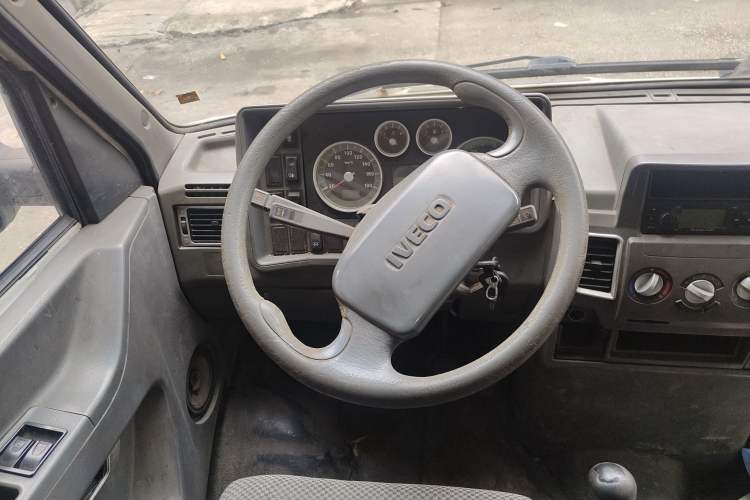 Used Iveco Daily 2014 2.5T-A35 NJ6484ACM47Z4
