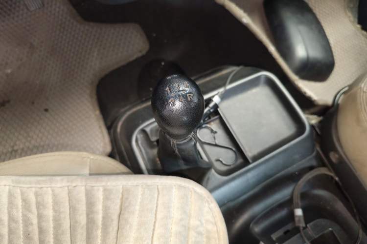 Used JAC Refine 2015 2.0L Shuttle Gasoline Long-Wheelbase Standard Version HFC4GA3-3D