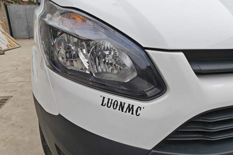 Used Ford Transit 2019 2.0T Gasoline Automatic Multi-Function Commercial Vehicle Short Wheelbase Low Roof 6-Seater China VI Standard Right Front Headlight