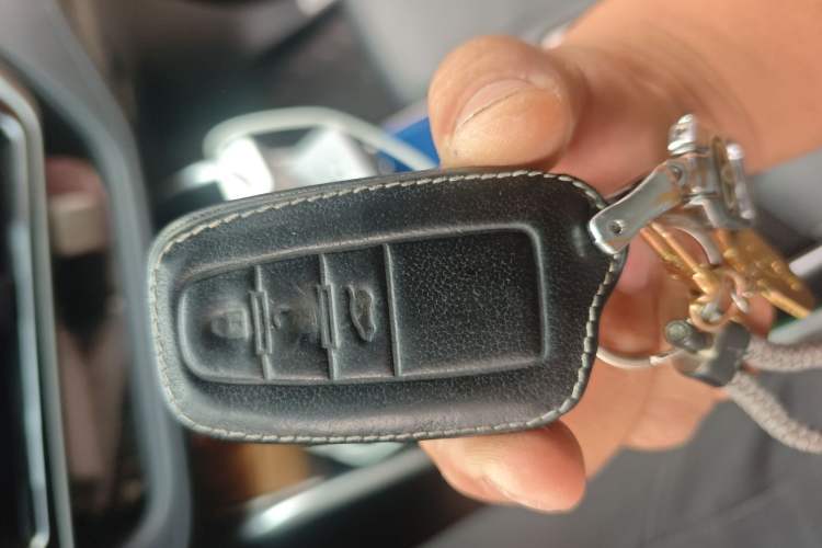 Used Toyota Highlander 2022 Dual-Engine 2.5L Four-Wheel Drive Prestige Version 7 Seats Vehicle Key