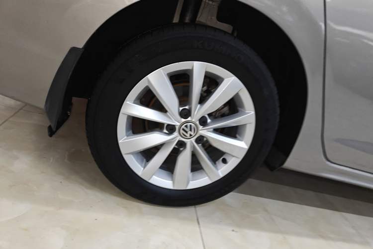 Used Volkswagen Bora 2020 1.5L Automatic Elite Version Right Rear Wheel Hub