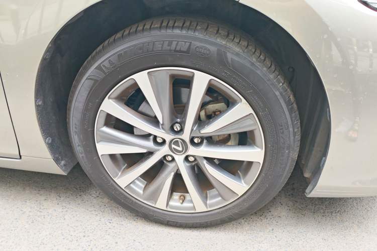 Used Lexus ES 2020 200 Excellence Edition Right Front Wheel Hub