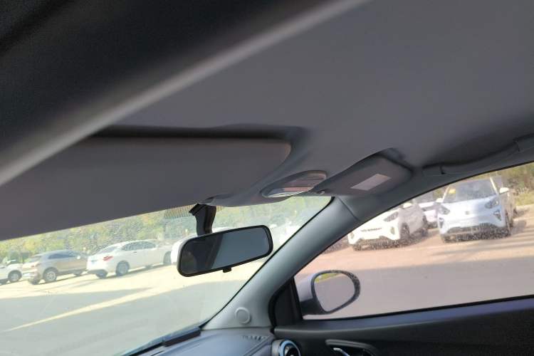 Used Chery Little Ant 2022 Revised Version Sweet Pink Edition Half-Sugar Version Lithium Iron Phosphate 30.7 kWh 30 kW 301 km Headliner