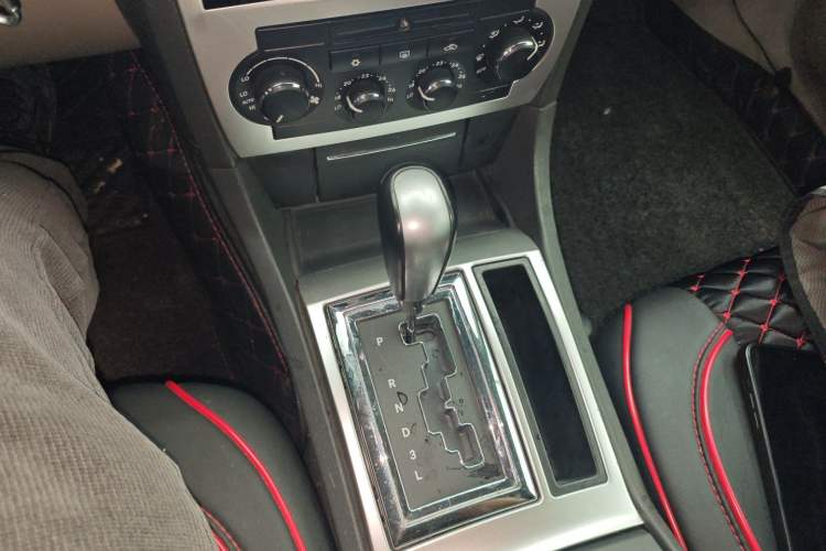 Used Chrysler 300C 2007 2.7L Business Edition Gear Lever