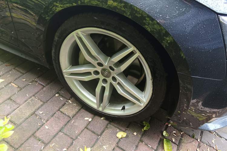 Used Audi A5 2017 Sportback 45 TFSI Sport Edition Right Front Wheel Hub