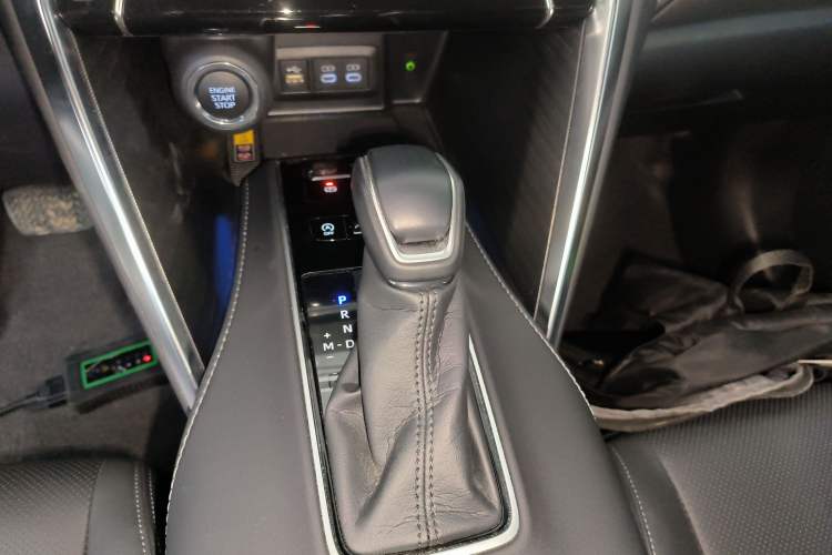 Used Toyota Harrier 2023 2.0L CVT Two-Wheel Drive Deluxe Edition
