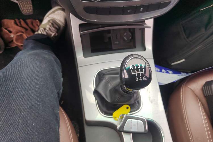 Used JAC T8 2019 2.0T Explorer Edition Two-Wheel Drive Prestige Trim with Standard Double Cabin HFC4DB2-1D
