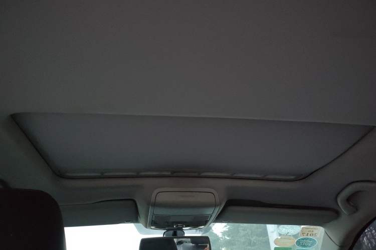 Used Volkswagen Sagitar 2015 230TSI Automatic Luxury Model
