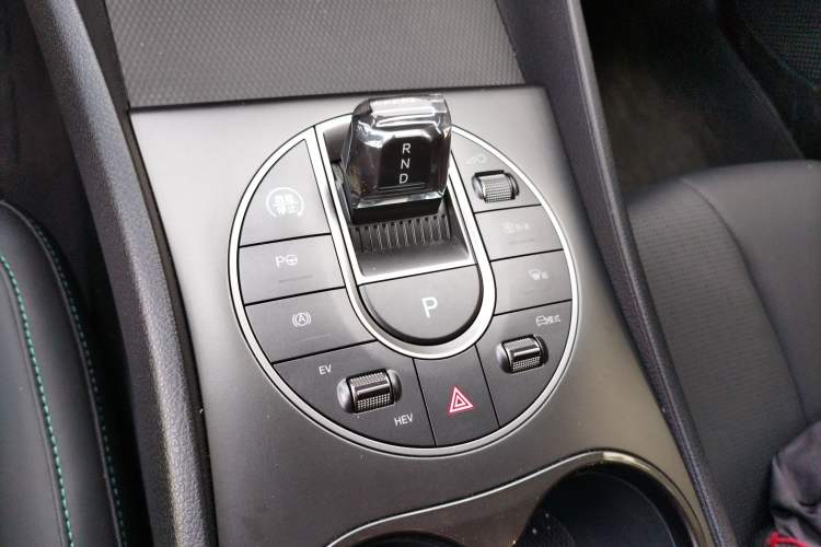 Used BYD Seal 05 DM-i 2025 DM-i Intelligent Drive 120KM Flagship Model Gear Lever