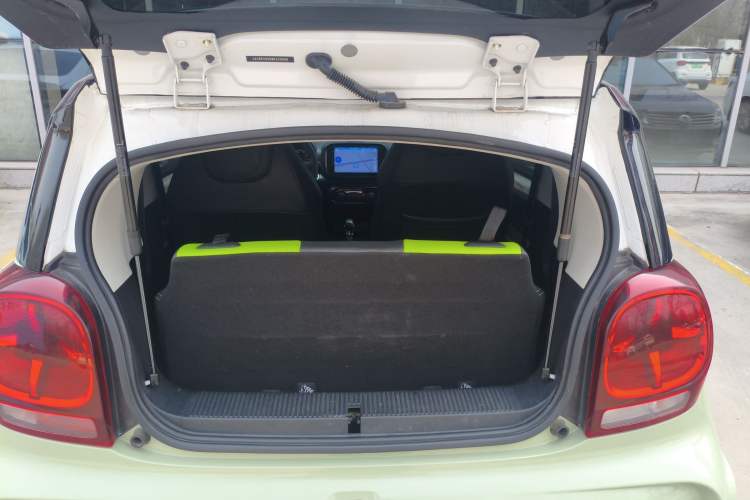 Used Roewe Clever 2021 302 km New Four-Seater Super-Efficient Version Trunk