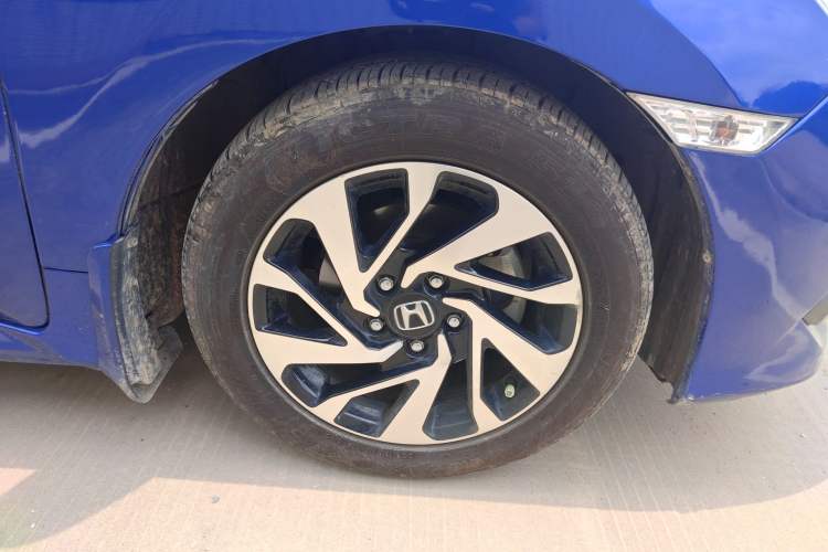 Used Honda Civic 2016 220TURBO CVT Luxury Edition Right Front Wheel Hub