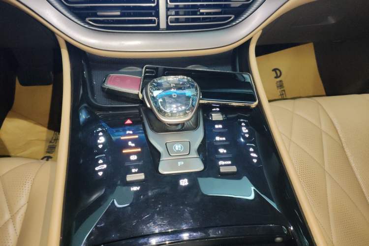 Used Denza D9 2022 DM-i 1040 Prestige Model