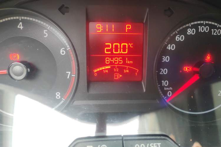 Used Volkswagen Santana 2016 1.6L Automatic Comfort Edition Odometer Close Up