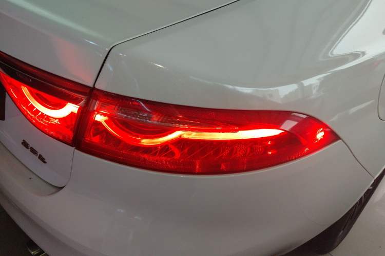 Used Jaguar XF 2016 XF 2.0T Two-Wheel-Drive Luxury Edition Right Rear Taillight