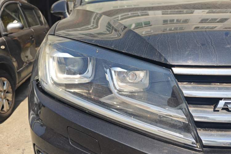 Used Volkswagen Touareg 2017 3.0 TSI Touareg Edition Right Front Headlight