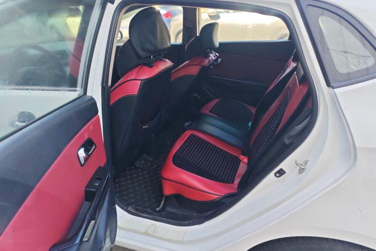 Used Kia K2 2012 Hatchback 1.4L MT Cool Edition Commemorative Model