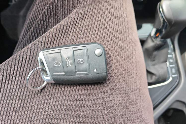 Used Volkswagen Tiguan L 2019 330TSI Automatic Two-Wheel Drive Smart Luxury Version China VI Standard Vehicle Key