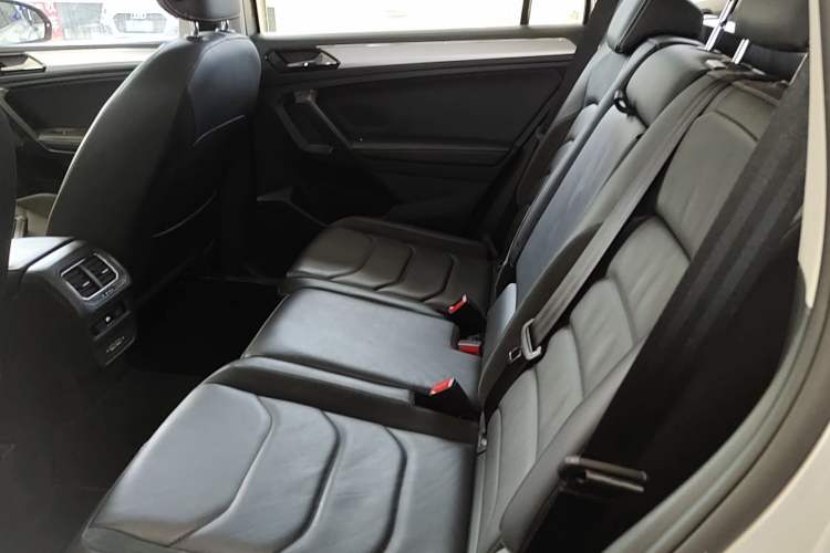 Used Volkswagen Tiguan L 2018 Facelift 330TSI Automatic Two-Wheel Drive Luxury Edition Left Rear Seat