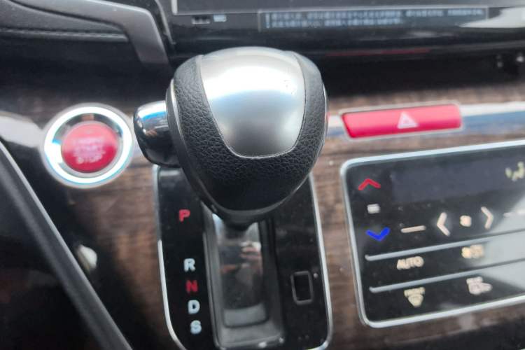 Used Honda Odyssey 2015 Revised Version 2.4L Supreme Edition
